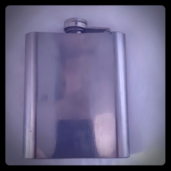 7oz Wink flask| 10/10 - Picture 4 of 5